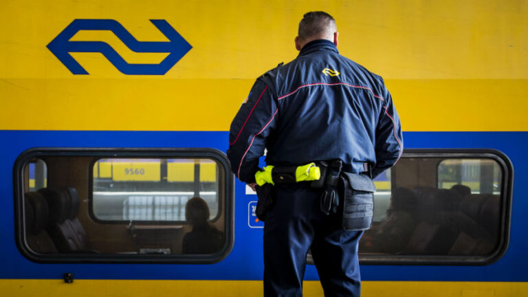 Geen Verband Handgemeen Met Zwartrijders En Overlijden NS-conducteur ...